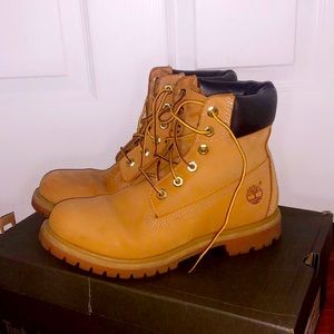 Women’s (Size 8) Timberlands